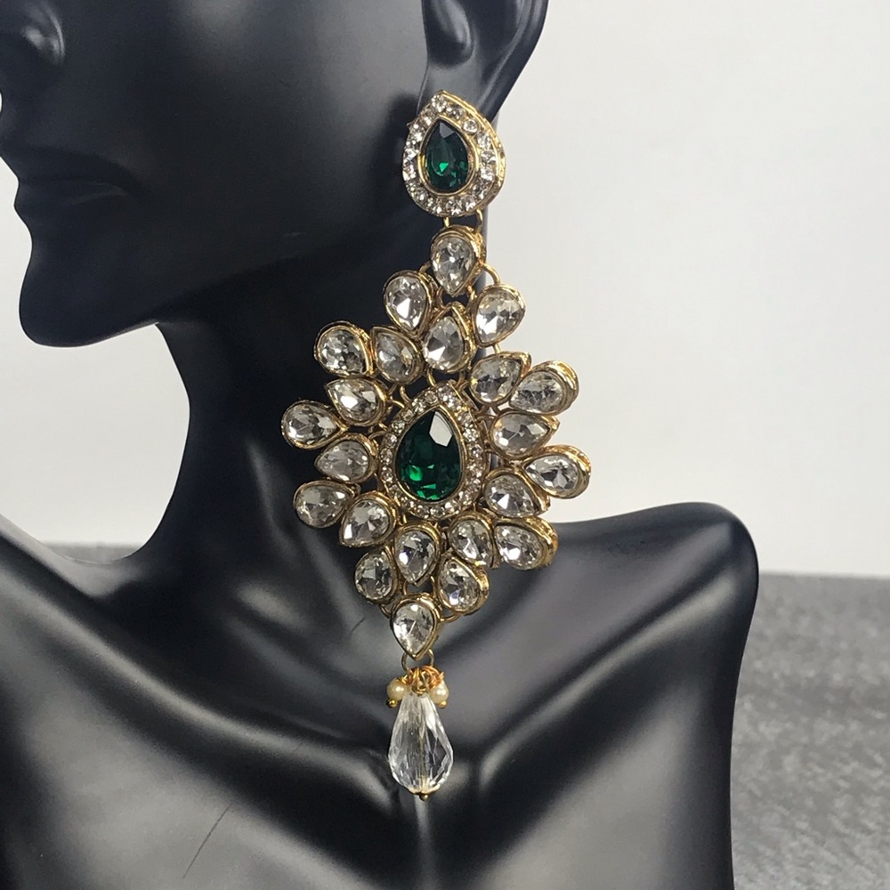 💥NEW 💥Emerald & diamond dangle Earrings